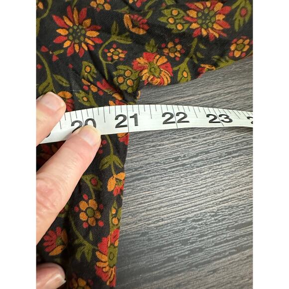 South Asian Anarkali dress or kurta with floral pattern and colorful embroidery - Picture 7 of 7